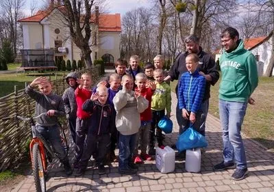 Вихованці семи дитбудинків Львівщини отримали медзасоби індивідуального захисту