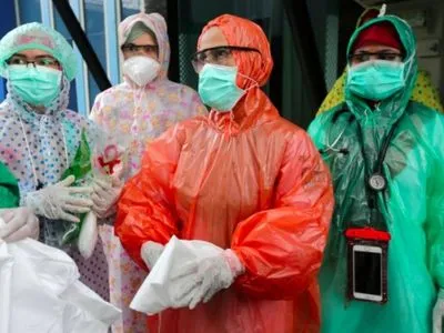 Индонезия заявила о самом большом суточном росте случаев коронавируса: умерло уже более 20 медиков