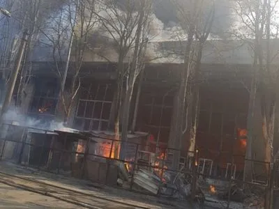 На столичной Дарнице ликвидировали пожар на складе