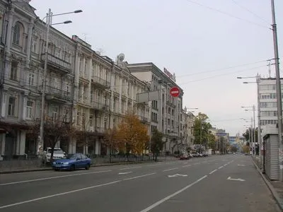В Киеве частично ограничат движение транспорта по улице Жилянской