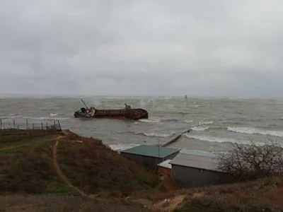 Затонувший танкер "Delfi" у берегов Одессы владелец пообещал забрать за свой счет