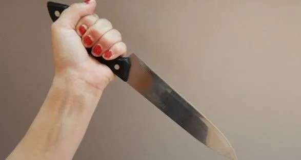 В Киеве женщина в состоянии алкогольного опьянения ударила ножом сожителя