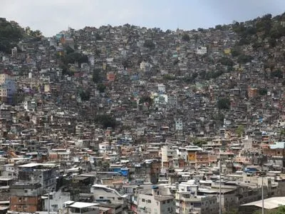 Минздрав Бразилии призвал договориться с наркокартелями о борьбе с коронавирусом в бедных районах
