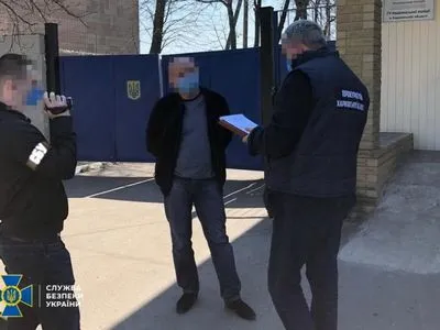 На Харьковщине полицейский требовал взятки за непрепятствование ведению бизнеса во время карантина