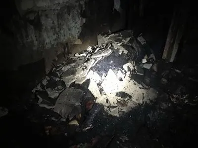 На Харківщині сталась пожежа в багатоповерхівці: двоє людей загинуло, врятували жінку
