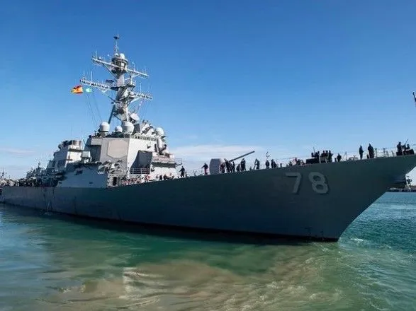 Ракетный эсминец ВМС США направляется в Черное море