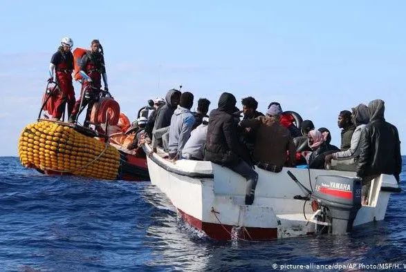 Несмотря на коронавирус в Италию морем продолжают прибывать мигранты