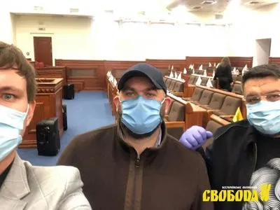 Свободовцы требуют вместо пиара Кличко тратить бюджетные средства на лечение киевлян