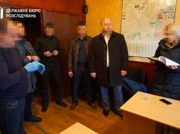 В Донецкой области трех оперуполномоченных подозревают в истязании 18-летнего мужчины
