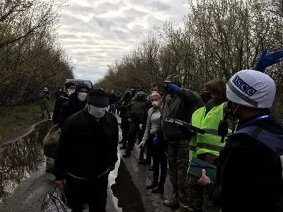 ОПУ: Україна звільнила 20 своїх громадян, яких утримували в ОРДЛО