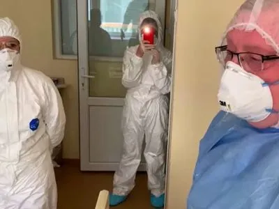 У Києві від коронавірусу в стаціонарах лікуються 19 медпрацівників - Кличко