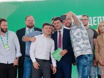 Зеленский сравнил партию "Слуга народа" с кораблем во время шторма