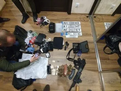В Харькове мужчина подозревается в закладке взрывчатки у входа в торговый центр