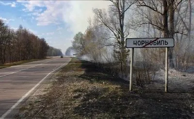 Вогнеборці скинули 240 т води на пожежі у Чорнобильській зоні