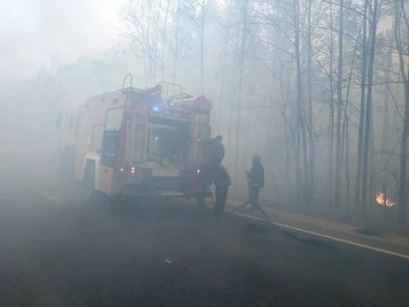 Масштабные пожары вокруг Киева: разыскиваются двое поджигателей сухой травы на мопедах