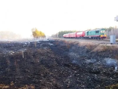 До ліквідації пожежі на Житомирщині підключили "Укрзалізницю"