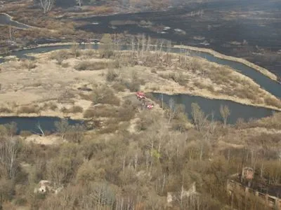 Вертольоти за добу скинули 268 т води на пожежі у Чорнобильській зоні