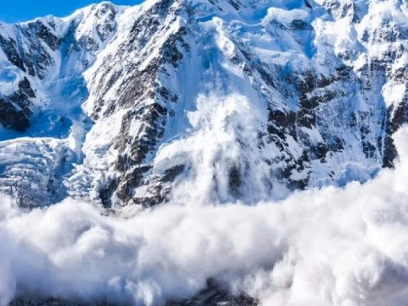 Синоптики попередили про значну небезпеку сходження лавин у Карпатах