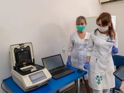 Корпорация "АТБ" передала украинским медикам 12 современных лабораторных комплексов для оперативного выявления COVID-19