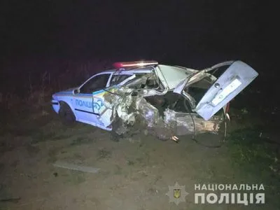 BMW влетів у поліцейську автівку на Рівненщині: двоє правоохоронців травмовані