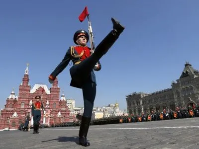 Тысячи потенциальных участников парада победы в Москве отправлены на карантин