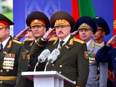 Беларусь решила не отменять парад на 9 мая