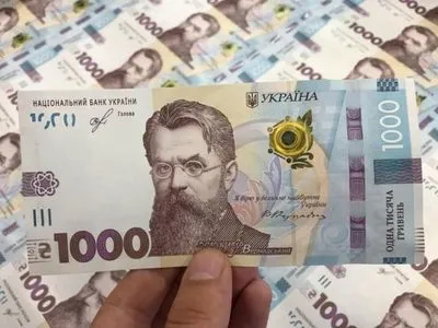 Шмыгаль - Зеленскому: пенсионеры уже начали получать по 1000 гривен помощи