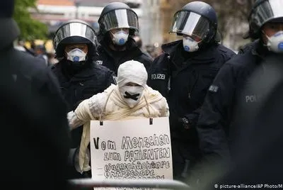 У Берліні пройшла демонстрація противників карантину