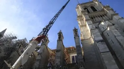 В Париже возобновляют работы по восстановлению Нотр-Дама