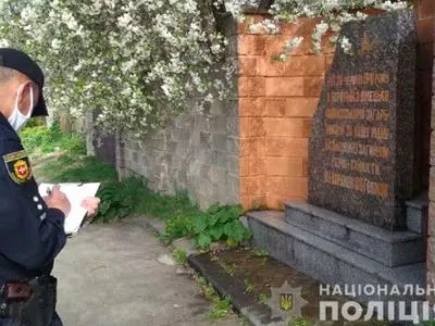 В Ровно открыли производство по факту вандализма над памятником танкистам