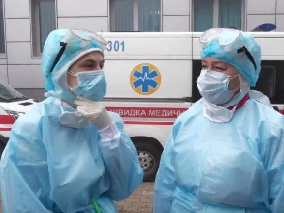 В Украине на COVID-19 в целом заболело уже 1749 медицинских работников и 614 детей