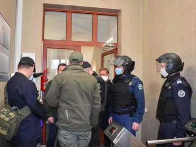 Адвоката супругов Грищенко не пустили в суд с муляжом взрывчатки