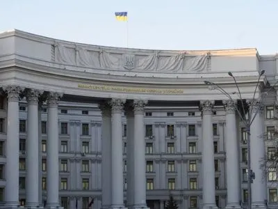 Українські дипломати перерахували 1,75 млн грн на допомогу медикам ЗСУ