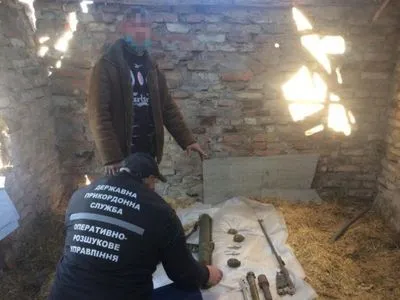 В Донецкой области мужчина планировал продать боевые гранаты