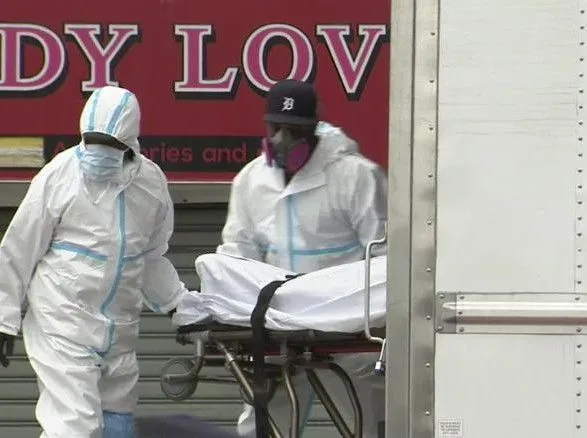 Пандемія коронавірусу: у Нью-Йорку виявили кілька вантажівок з десятками трупів