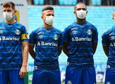 АПЛ може зобов'язати футболістів проводити тренування в захисних масках