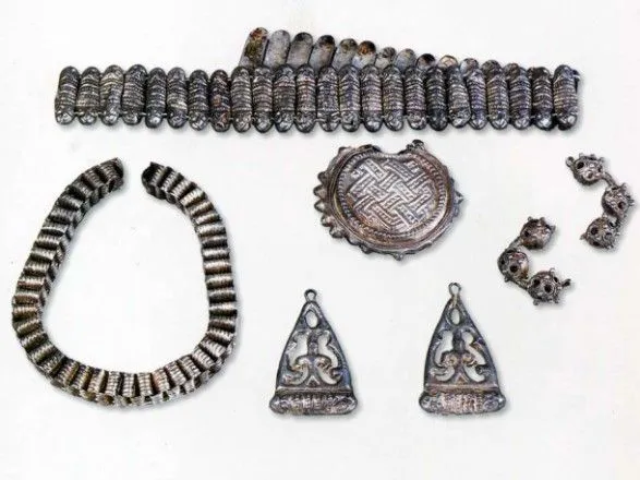 Справжній скарб: показали жіночі коштовності XI-XII ст, які зберігаються у Львові