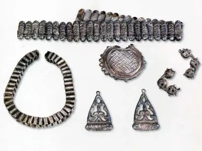 Справжній скарб: показали жіночі коштовності XI-XII ст, які зберігаються у Львові