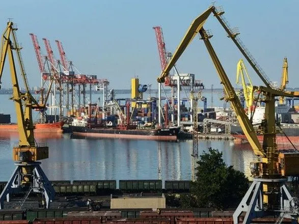 В українських портах немає інфраструктури, але є 7 податків