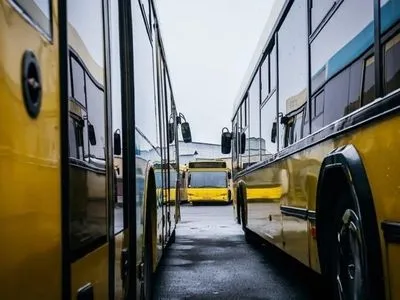 У Дніпрі відновлюють рух електротранспорту та автобусів