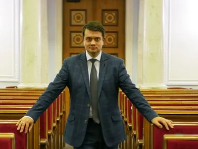 Разумков скликає позачергове засідання ВР на 7 травня