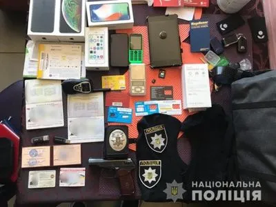 На Київщині викрили банду співробітників поліції та СБУ, які викрадали людей та вимагали гроші