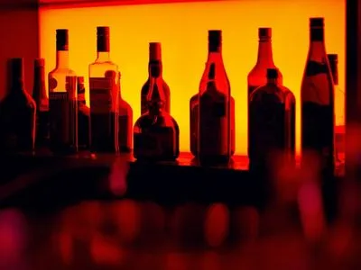 Украинцы будут переходить на отечественный и более доступный алкоголь - прогноз по итогам карантина