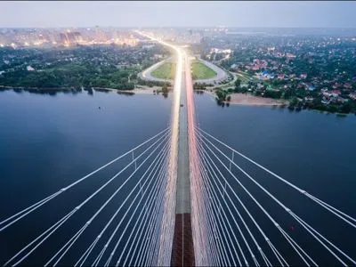 На мостах в Киеве образовались пробки