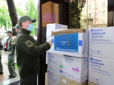 Евросоюз передал защитные медсредства для украинских пограничников