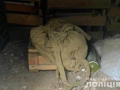 На Луганщині поліцейські виявили схованку бойовика