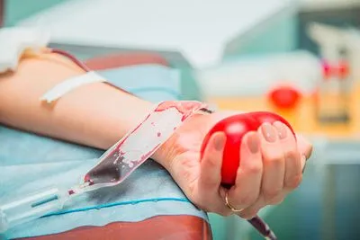 Дефицит донорской крови в условиях пандемии: помогли более 300 военных ВСУ