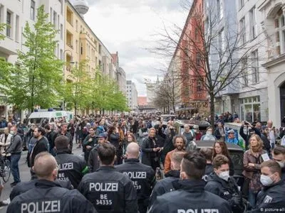 У кількох містах Німеччини протестували проти карантинних обмежень