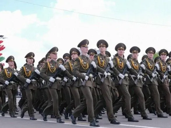 Лукашенко про парад на фоні пандемії: ми просто не могли інакше, не потрібно нас судити