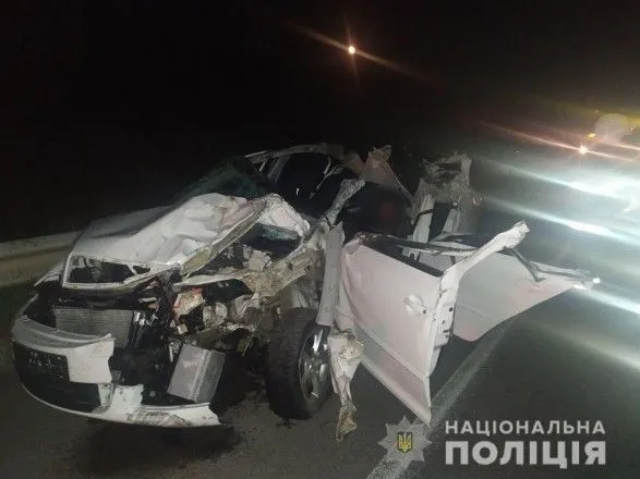 Легковушка столкнулась с фурой на трассе "Киев-Одесса", два человека погибли